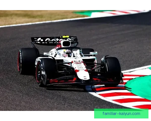 F1赛季最新动态：红牛车队再创新纪录，梅赛德斯与法拉利争夺季末冠军