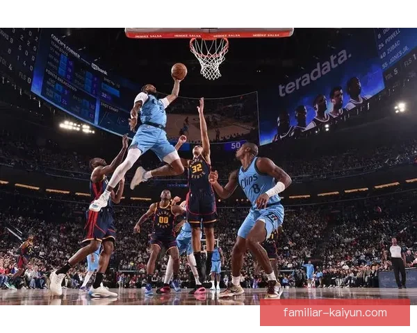 NBA最新动态：湖人签约新援快船迎战强敌，勇士赛季展望引热议